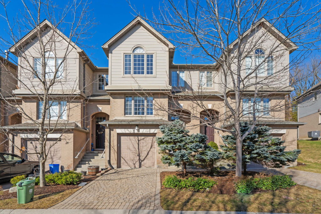 Unit 27 - 270 North Centre Rd