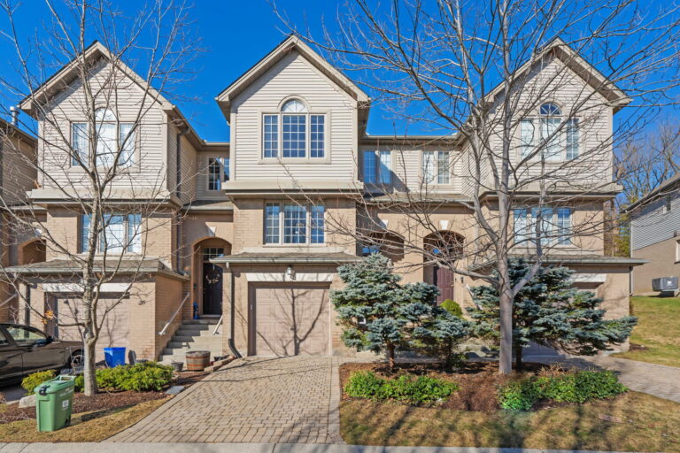 Unit 27 - 270 North Centre Rd