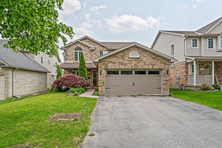 116 Cedarwood Crescent